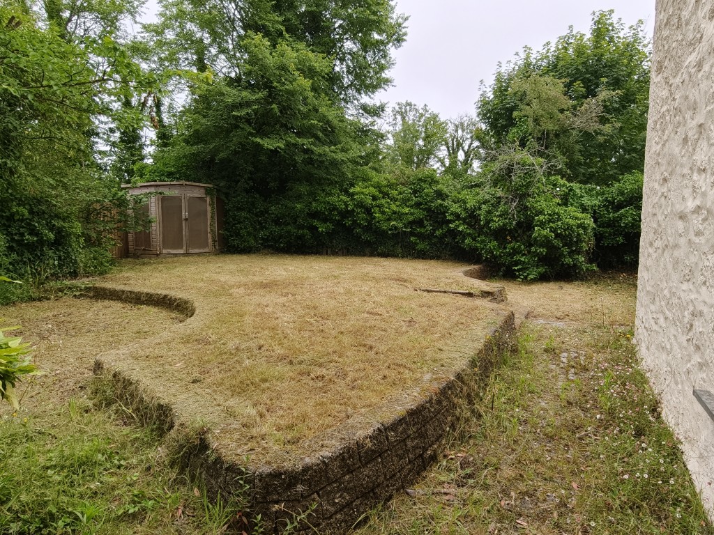 Lot: 133 - SEMI-DETACHED HOUSE IN NEED OF RENOVATION WITH PLANNING FOR DETACHED ANNEXE - Rear garden